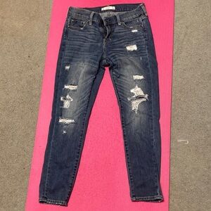 Abercrombie & Fitch Dark Blue Distressed Skinny 👖